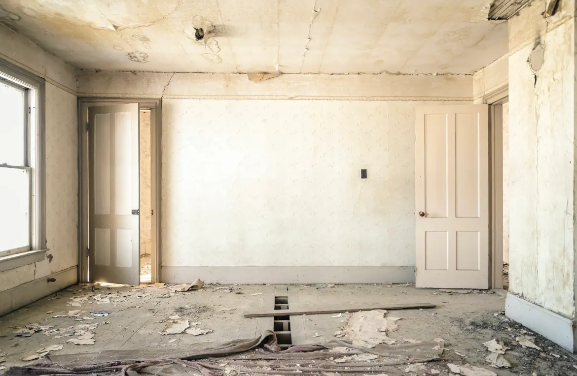 Waste disposal crew managing a cleanout project in Neptune Beach